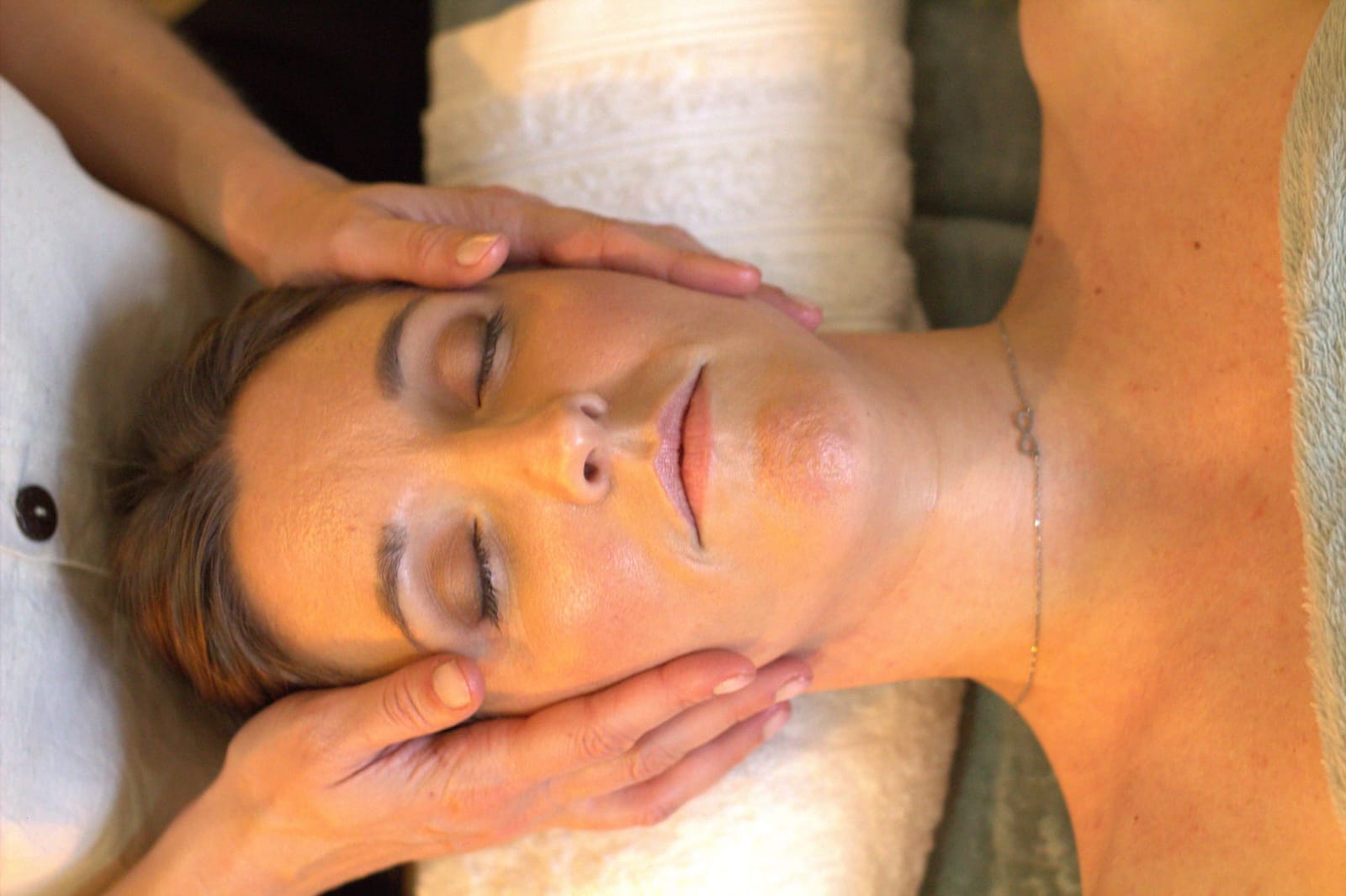 Réflexologie crânienne Shiro abhyanga — massage de la tête chez Divine Estime à Arras